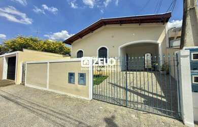 Imagem: A casa possui 3 Dormitórios, 1 Banheiro, 1 Vaga na garagem