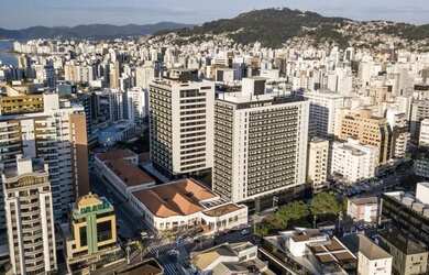 Imagem: O apartamento possui 2 Dormitórios, 2 Banheiros, 1 Vaga na