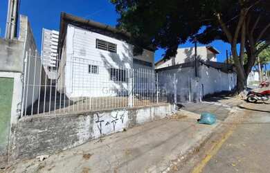 Imagem: O depósito possui 3 Vagas na garagem, 300m² de Área e está