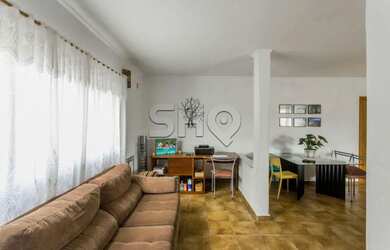 Imagem: A casa possui 3 Dormitórios, 4 Banheiros, 4 Vagas na garagem