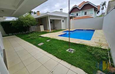 Imagem: A casa em condomínio possui 4 Dormitórios, 5 Banheiros, 4