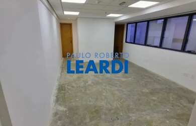 Imagem: O depósito possui 1 Vaga na garagem e 53m² de Área e está