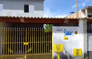 Imagem: A casa possui 2 Dormitórios, 2 Banheiros, 2 Vagas na garagem