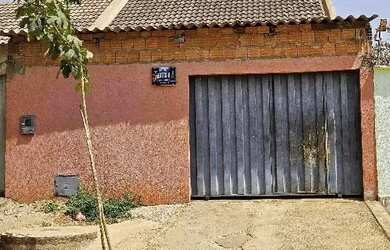 Imagem: A casa possui 2 Dormitórios, 1 Banheiro, 1 Vaga na garagem