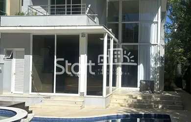 Imagem: A casa em condomínio possui 3 Dormitórios, 2 Banheiros, 4