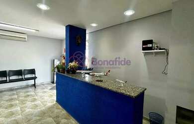 Imagem: A casa possui 1 Dormitório, 4 Banheiros, 4 Vagas na garagem