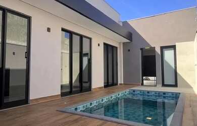 Imagem: A casa possui 3 Dormitórios, 3 Banheiros, 2 Vagas na garagem