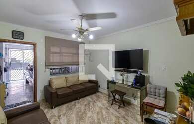 Imagem: A casa possui 3 Dormitórios, 3 Banheiros, 1 Vaga na garagem