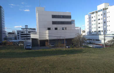 Imagem: O depósito possui 5 Vagas na garagem, 1600m² de Área e Imóvel