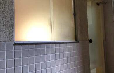 Imagem: A casa possui 2 Dormitórios, 1 Banheiro, 1 Vaga na garagem