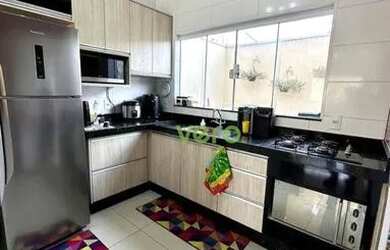 Imagem: A casa possui 2 Dormitórios, 1 Banheiro, 2 Vagas na garagem