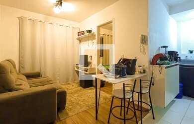 Imagem: O apartamento possui 2 Dormitórios, 1 Banheiro, 1 Vaga na garagem