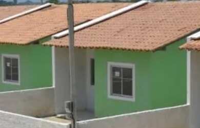 Imagem: A casa possui 2 Dormitórios, 1 Banheiro, 1 Vaga na garagem