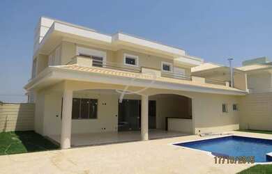 Imagem: A casa em condomínio possui 4 Dormitórios, 5 Banheiros, 4