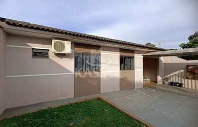 Imagem: A casa possui 1 Dormitório, 2 Banheiros, 2 Vagas na garagem