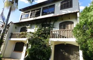 Imagem: A casa em condomínio possui 5 Dormitórios, 3 Banheiros, 3