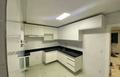 Imagem: O apartamento possui 3 Dormitórios, 1 Banheiro, 1 Vaga na garagem