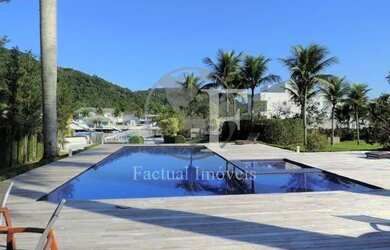 Imagem: A casa em condomínio possui 5 Dormitórios, 5 Banheiros, 5