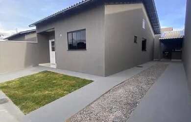 Imagem: A casa possui 3 Dormitórios, 1 Banheiro, 3 Vagas na garagem