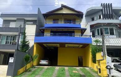 Imagem: A casa em condomínio possui 4 Dormitórios, 5 Banheiros, 4