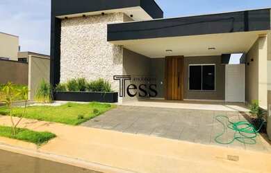 Imagem: A casa em condomínio possui 3 Dormitórios, 3 Banheiros, 4