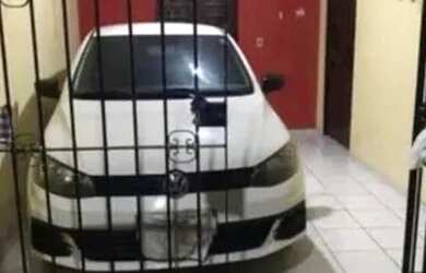 Imagem: A casa possui 2 Dormitórios, 1 Banheiro, 1 Vaga na garagem