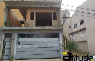 Imagem: A casa possui 2 Dormitórios, 1 Banheiro, 2 Vagas na garagem