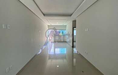 Imagem: A casa possui 3 Dormitórios, 2 Banheiros, 4 Vagas na garagem