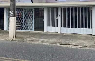 Imagem: A casa possui 2 Dormitórios, 2 Banheiros, 1 Vaga na garagem