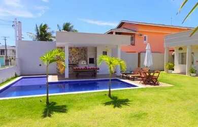 Imagem: A casa em condomínio possui 3 Dormitórios, 5 Banheiros, 420m²