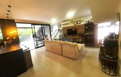 Imagem: A casa em condomínio possui 4 Dormitórios, 4 Banheiros, 2