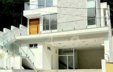 Imagem: A casa em condomínio possui 4 Dormitórios, 4 Banheiros, 4