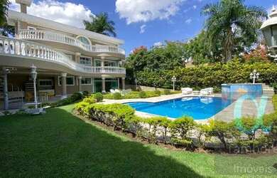 Imagem: A casa possui 4 Dormitórios, 5 Banheiros, 5 Vagas na garagem