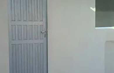 Imagem: A casa possui 1 Dormitório, 1 Banheiro, 1 Vaga na garagem