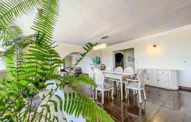 Imagem: O apartamento possui 5 Dormitórios, 4 Banheiros, 2 Vagas na