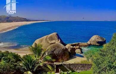 Imagem: A casa possui 4 Dormitórios, 3 Banheiros, 1.100m² de Área