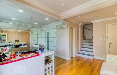 Imagem: O apartamento possui 1 Dormitório, 2 Banheiros, 2 Vagas na