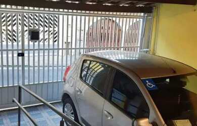 Imagem: A casa possui 3 Dormitórios, 3 Banheiros, 2 Vagas na garagem