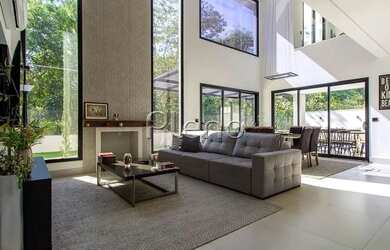 Imagem: A casa em condomínio possui 4 Dormitórios, 3 Banheiros, 4