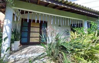 Imagem: A casa em condomínio possui 5 Dormitórios, 5 Banheiros e 612m²