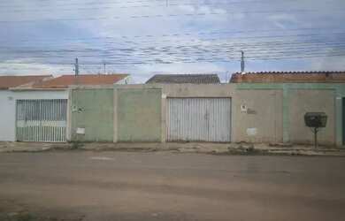 Imagem: A casa possui 2 Dormitórios, 1 Banheiro, 1 Vaga na garagem