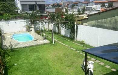 Imagem: A casa possui 2 Dormitórios, 2 Banheiros, 5 Vagas na garagem