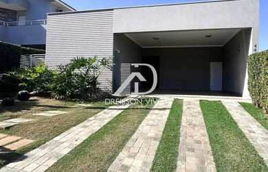 Imagem: A casa em condomínio possui 4 Dormitórios, 5 Banheiros, 4