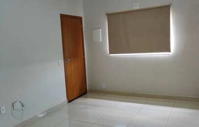 Imagem: O apartamento possui 3 Dormitórios, 1 Banheiro, 1 Vaga na garagem