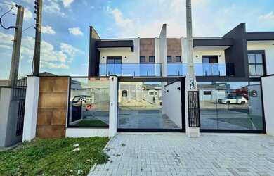 Imagem: A casa possui 3 Dormitórios, 4 Banheiros, 2 Vagas na garagem