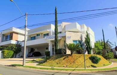 Imagem: A casa em condomínio possui 4 Dormitórios, 5 Banheiros, 5