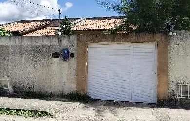 Imagem: A casa possui 2 Dormitórios, 1 Banheiro, 1 Vaga na garagem