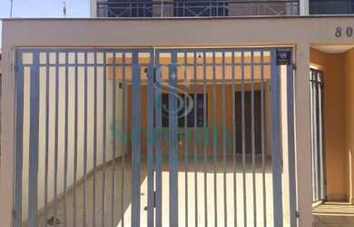 Imagem: A casa possui 3 Dormitórios, 3 Banheiros, 2 Vagas na garagem