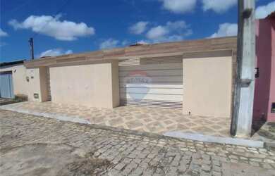 Imagem: A casa possui 2 Dormitórios, 1 Banheiro, 1 Vaga na garagem