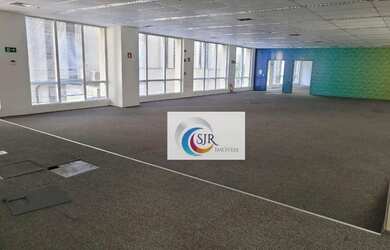 Imagem: O depósito possui 5 Vagas na garagem e 447m² de Área e está